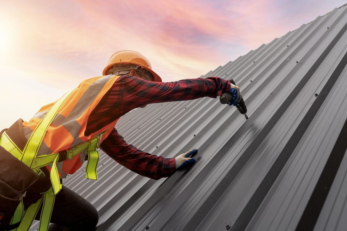 Steps to launch a roofing business